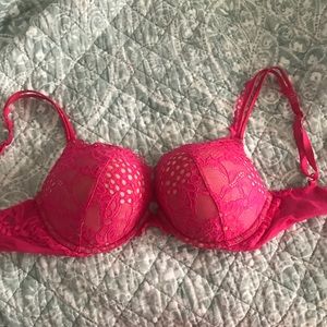 36C Victoria’s Secret Bombshell Plunge bra